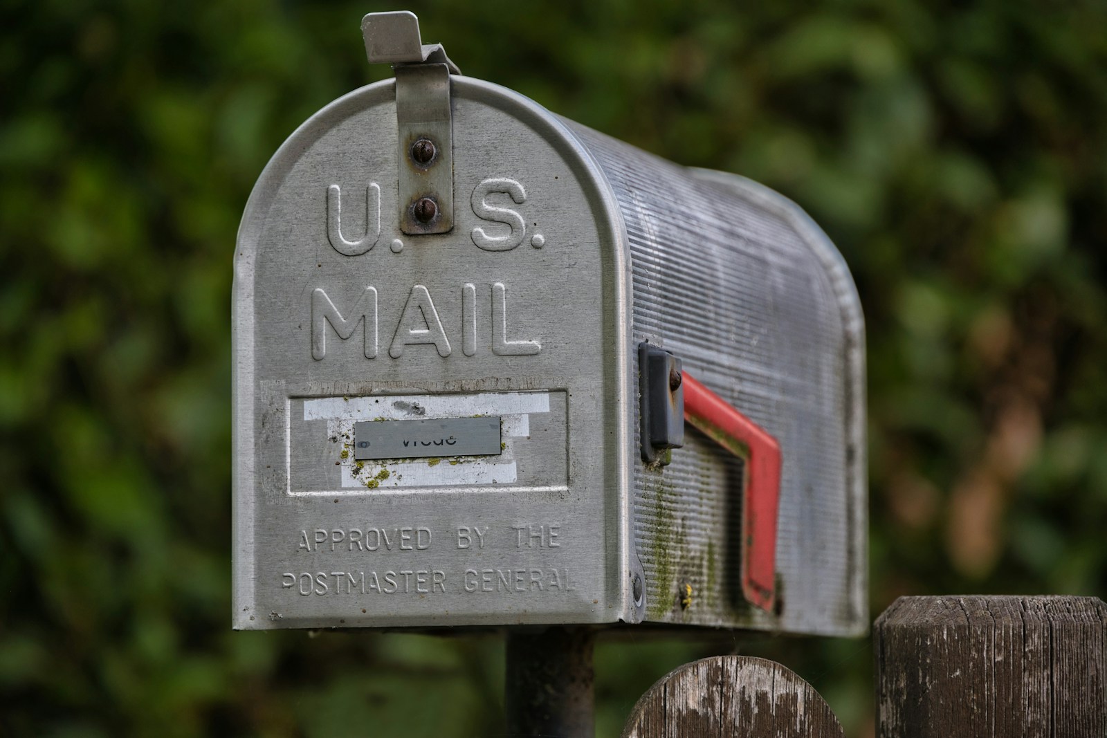 A classic US mailbox with the flag up, where mail clubs for kids deliver every month